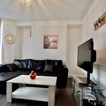 Come On In Villa Pontypridd Exterior photo